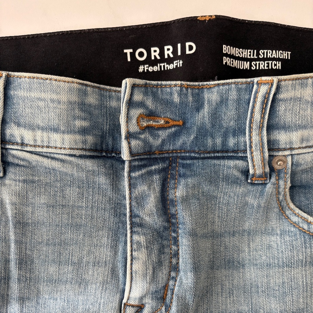 Torrid Bombshell Straight Premium Stretch Size 16